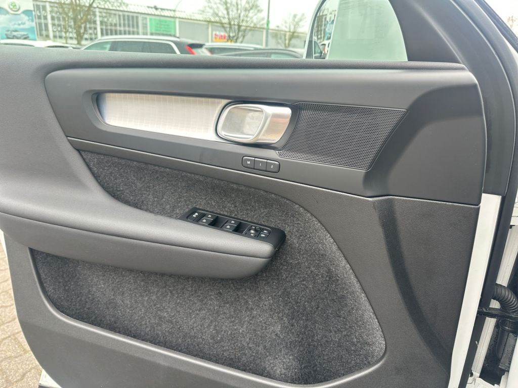 VOLVO XC40 B3 B DKG Core 360° Sitzkomfort-Paket VOLVO XC40 B3 B DKG Core 360° Sitzkomfort-Paket