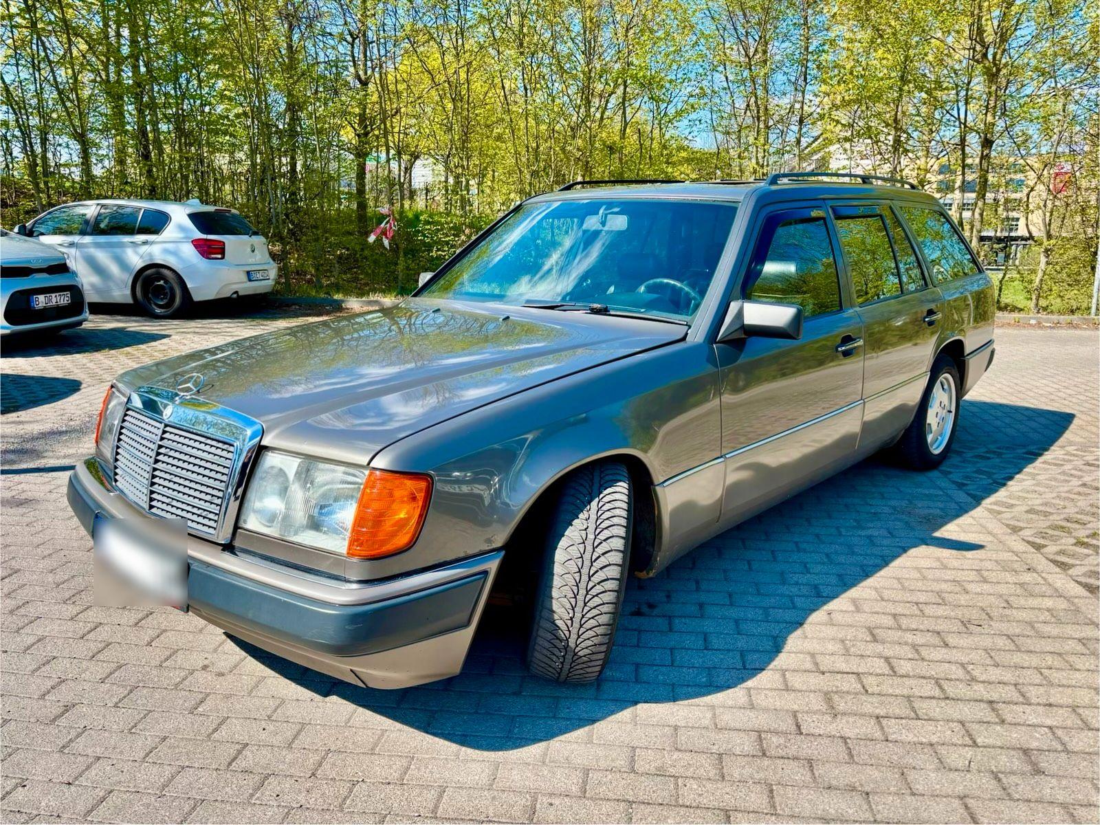 Mercedes-Benz 230