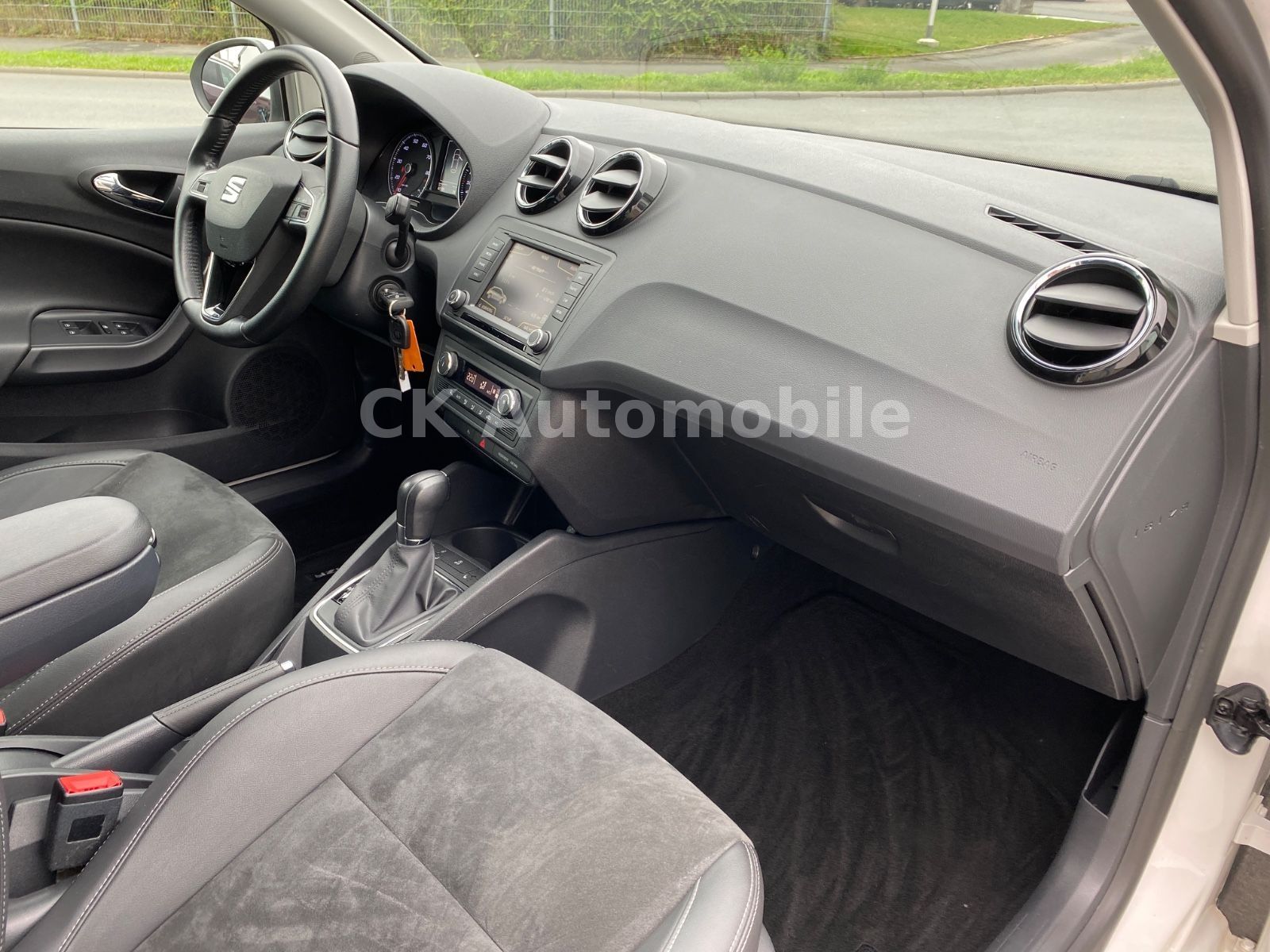 Fahrzeugabbildung SEAT Ibiza ST 1.0 TSI Style DSG/Navi/Bi-Xenon/PDC
