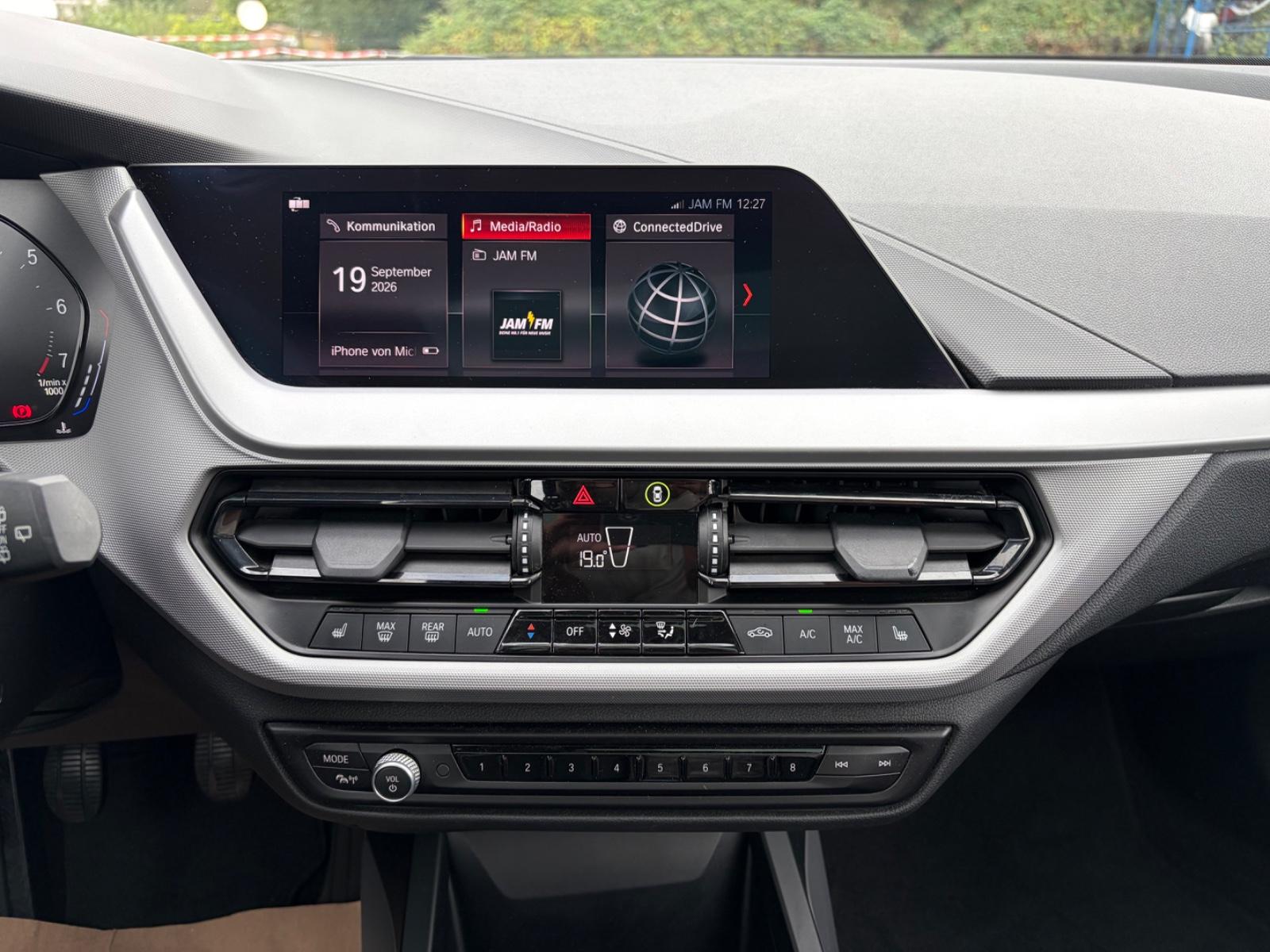 BMW 118 I Advantage AHK | LED | PANO | DAB