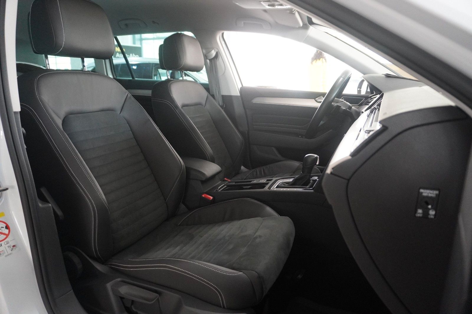 Fahrzeugabbildung Volkswagen Passat Vari. 2.0D R-LINE 4M NAVI/LED/KAMERA/AHK