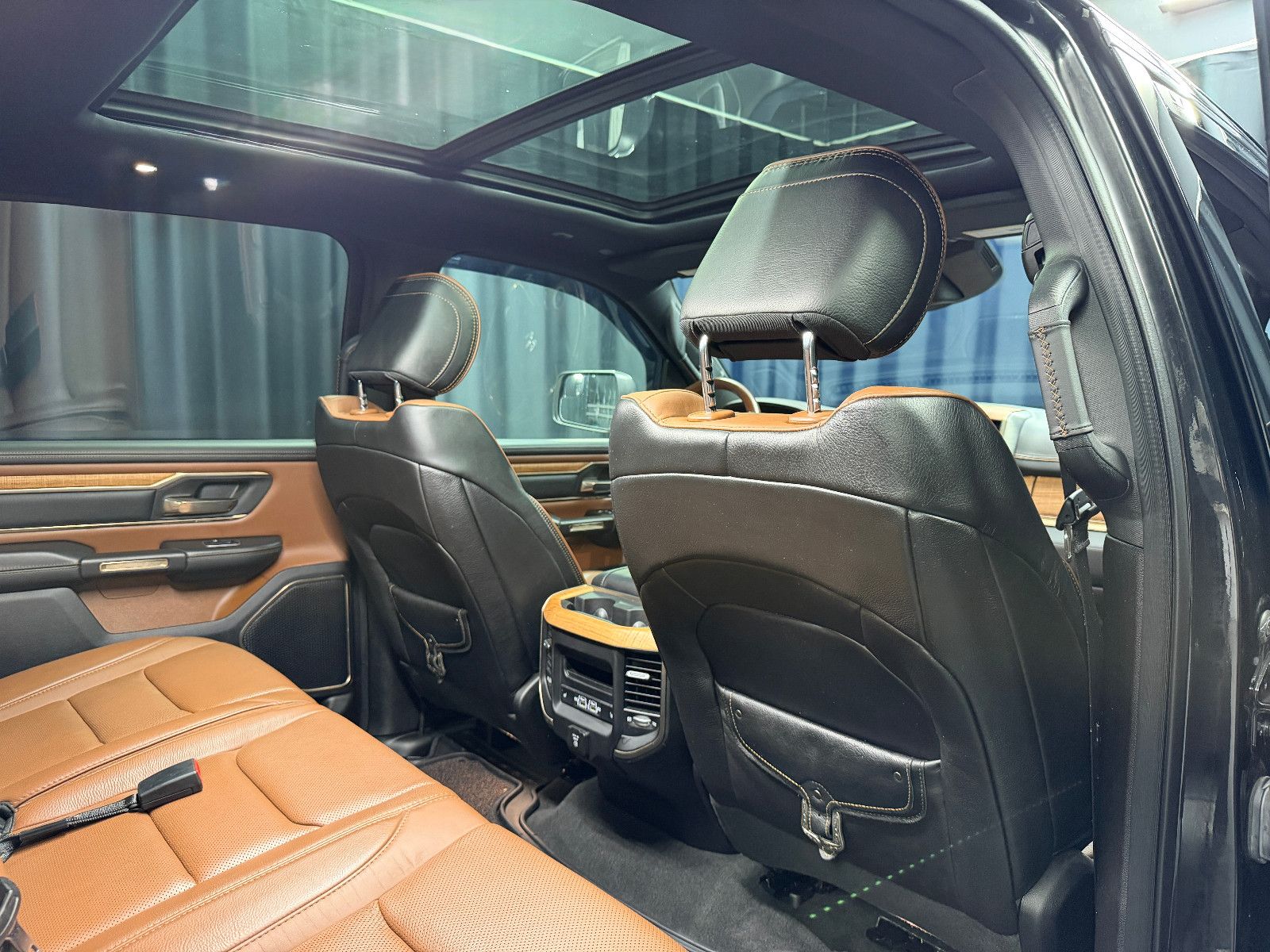 Fahrzeugabbildung Dodge RAM 1500 5.7 HEMI 4x4 Longhorn|AHK|NAVI|PANO