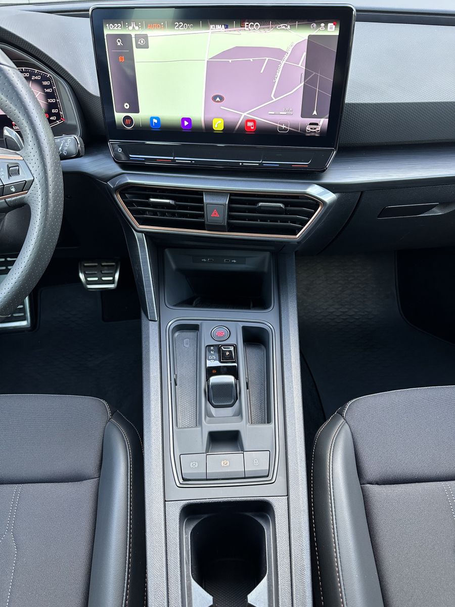Fahrzeugabbildung CUPRA Leon Sportstourer 1.4 VZ e-Hybrid NAV+LED+VC+KAM