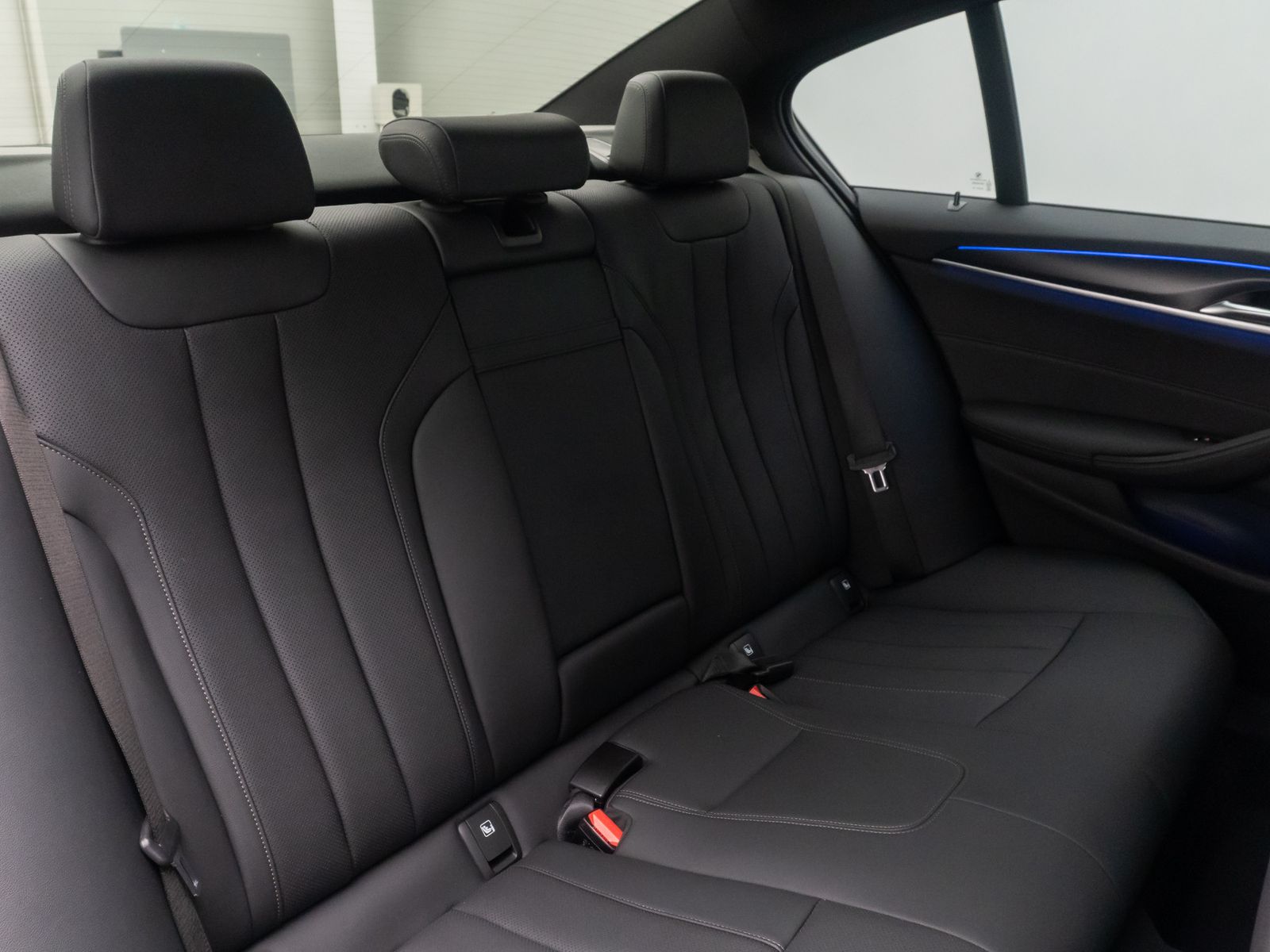 Fahrzeugabbildung BMW 540i xD M Sport H/K Kamera HUD DAB Standhzng AHK