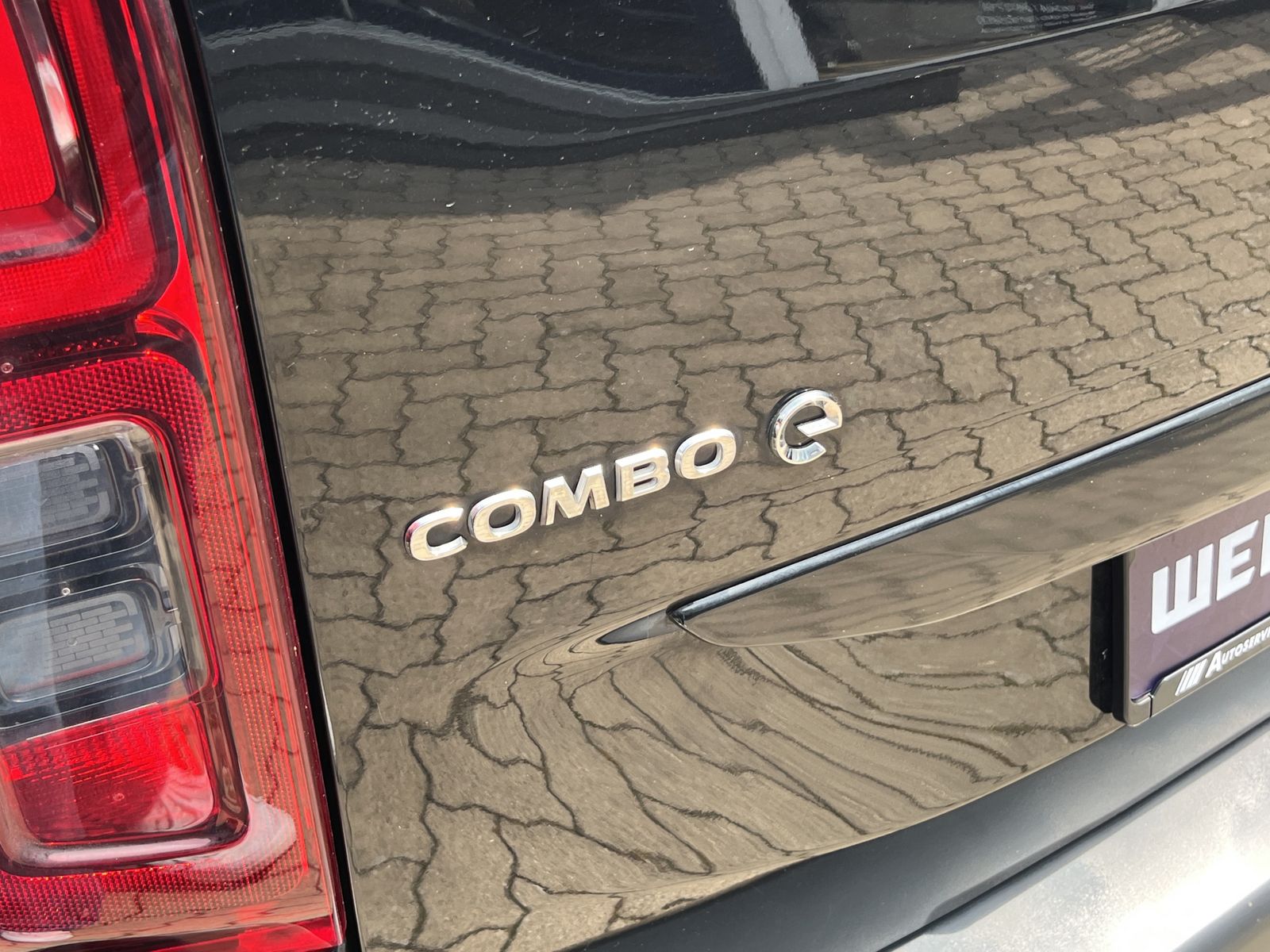 Fahrzeugabbildung Opel Combo Life - e Ultimate