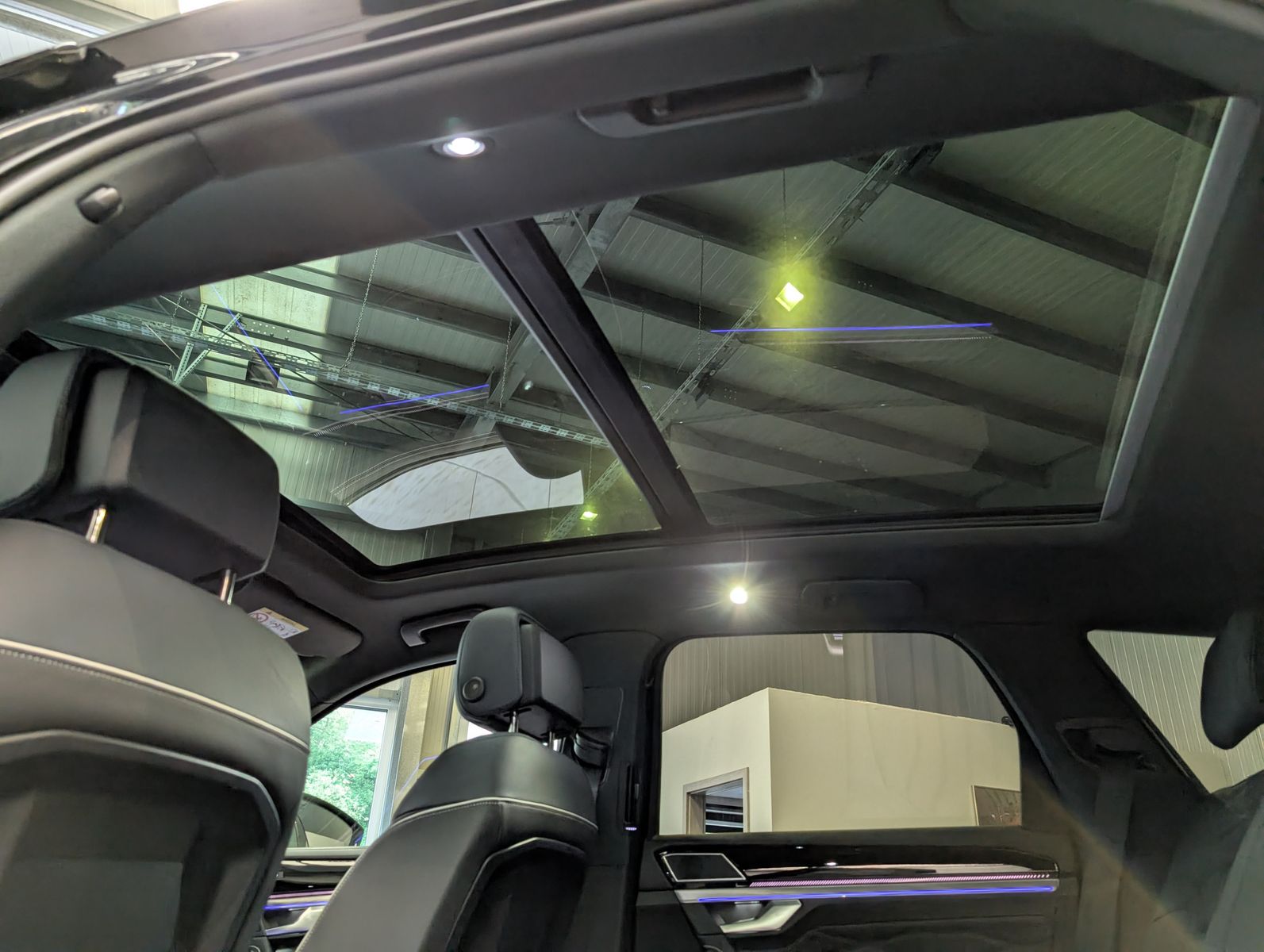 Fahrzeugabbildung Volkswagen Touareg 3.0 TDI 4M R-Line Komfort-Paket UPE 111T