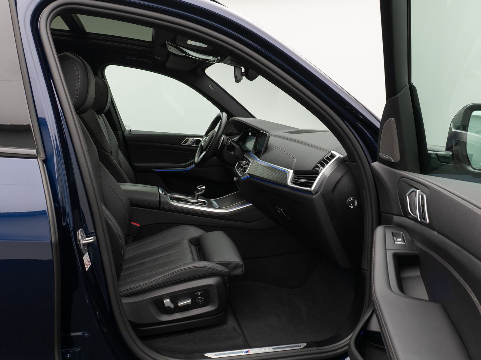 Fahrzeugabbildung BMW X5 M50i Panorama 360° DAB H/K AHK Komfort 22Zoll