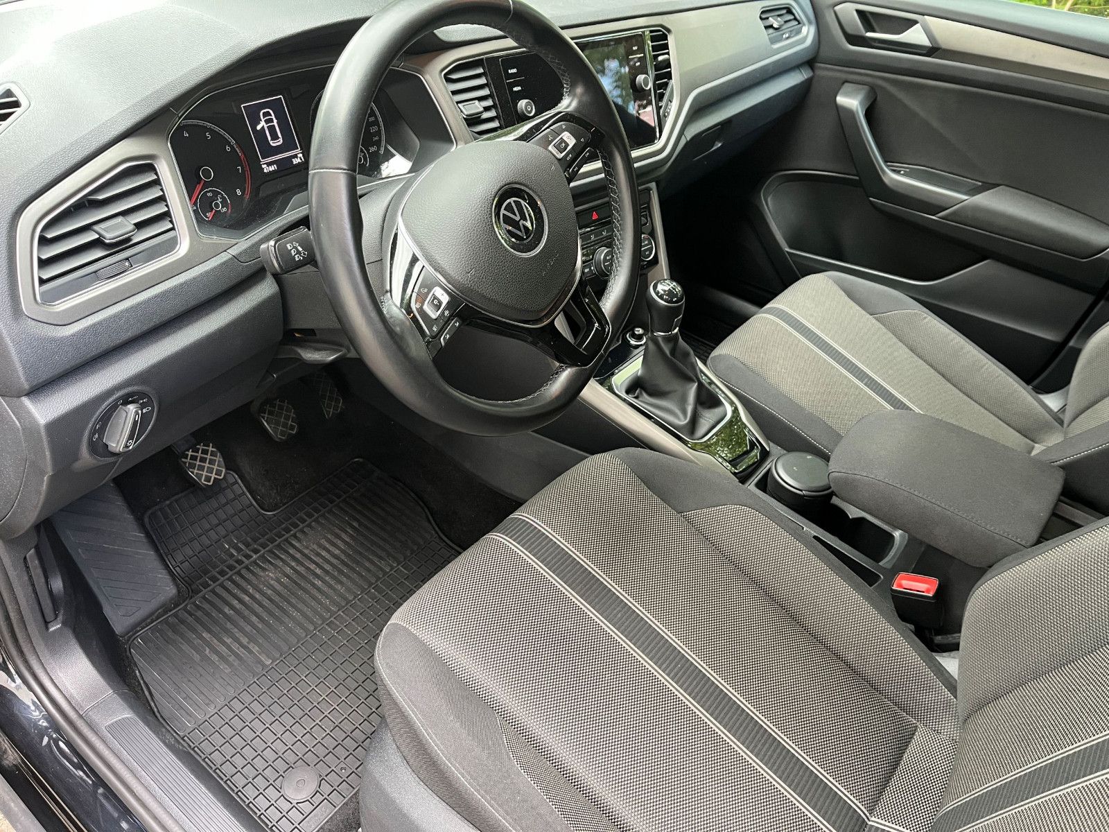Fahrzeugabbildung Volkswagen T-Roc Style 1,5 TSI PDC LED ALU SHZ ACC UVM