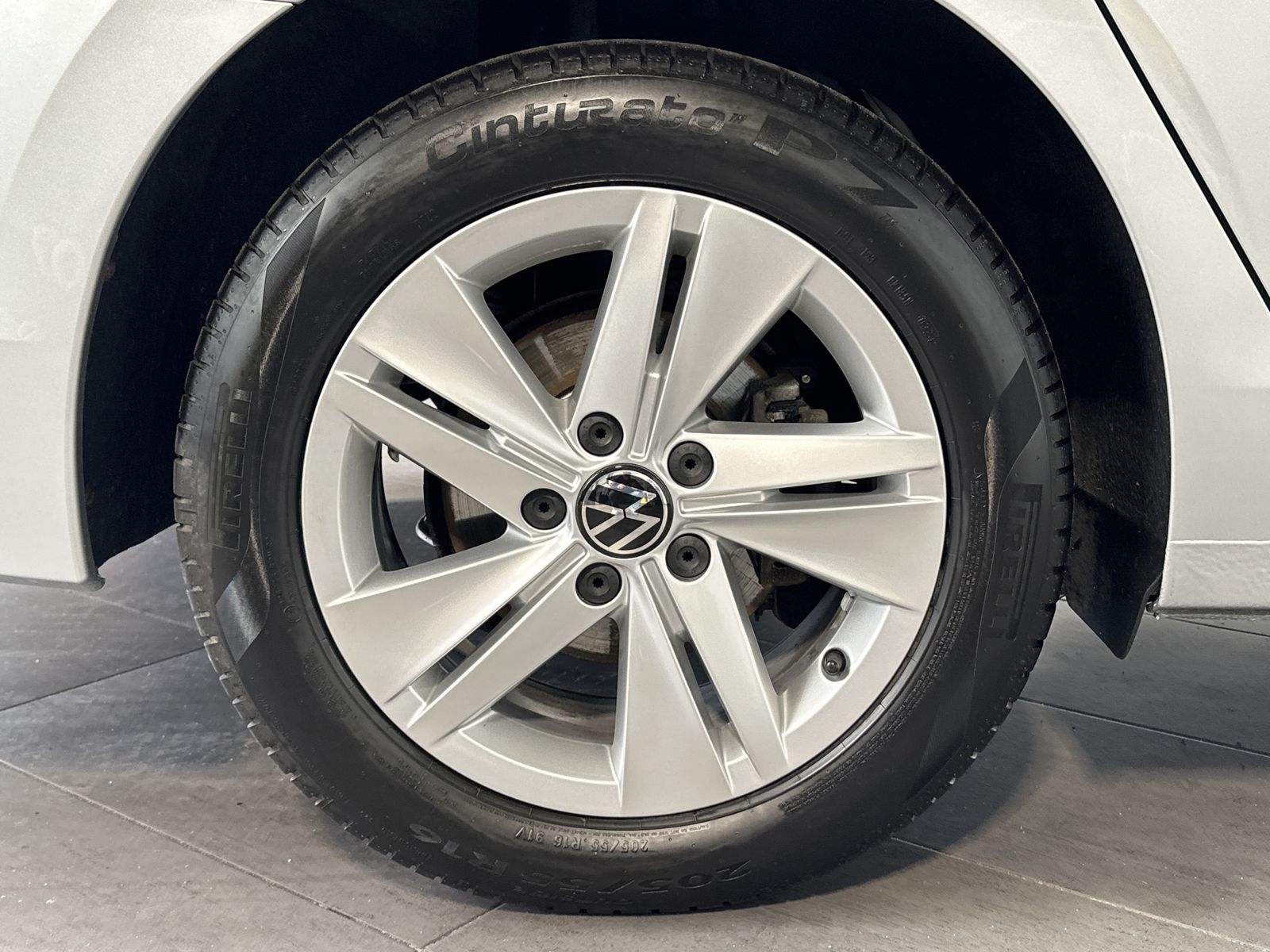Fahrzeugabbildung Volkswagen Golf Variant 2.0 TDI DSG Life NAV+LED+AHK+PANORA