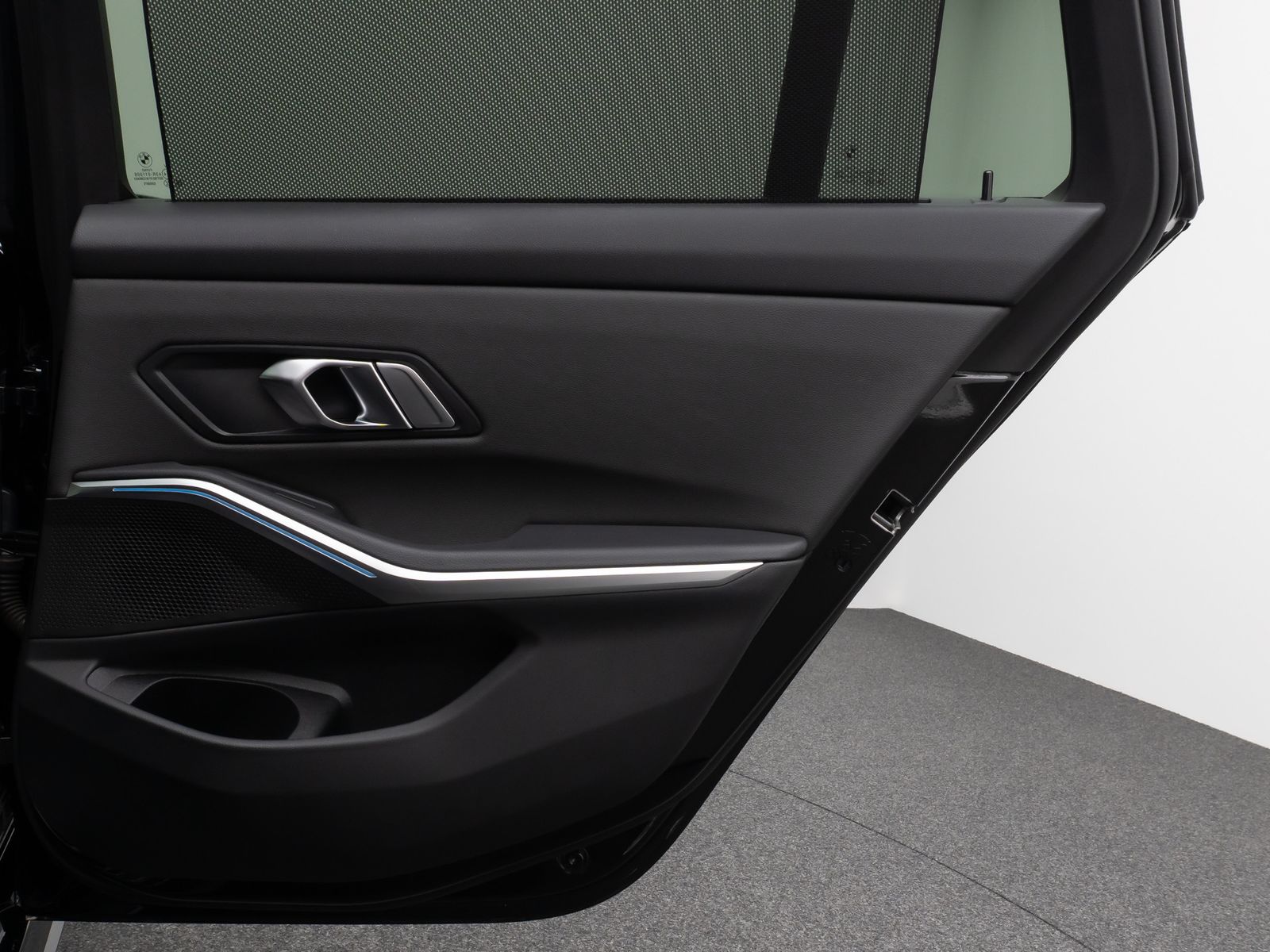 Fahrzeugabbildung BMW 318d M Sport Panorama Kamera HUD DAB HiFi AHK