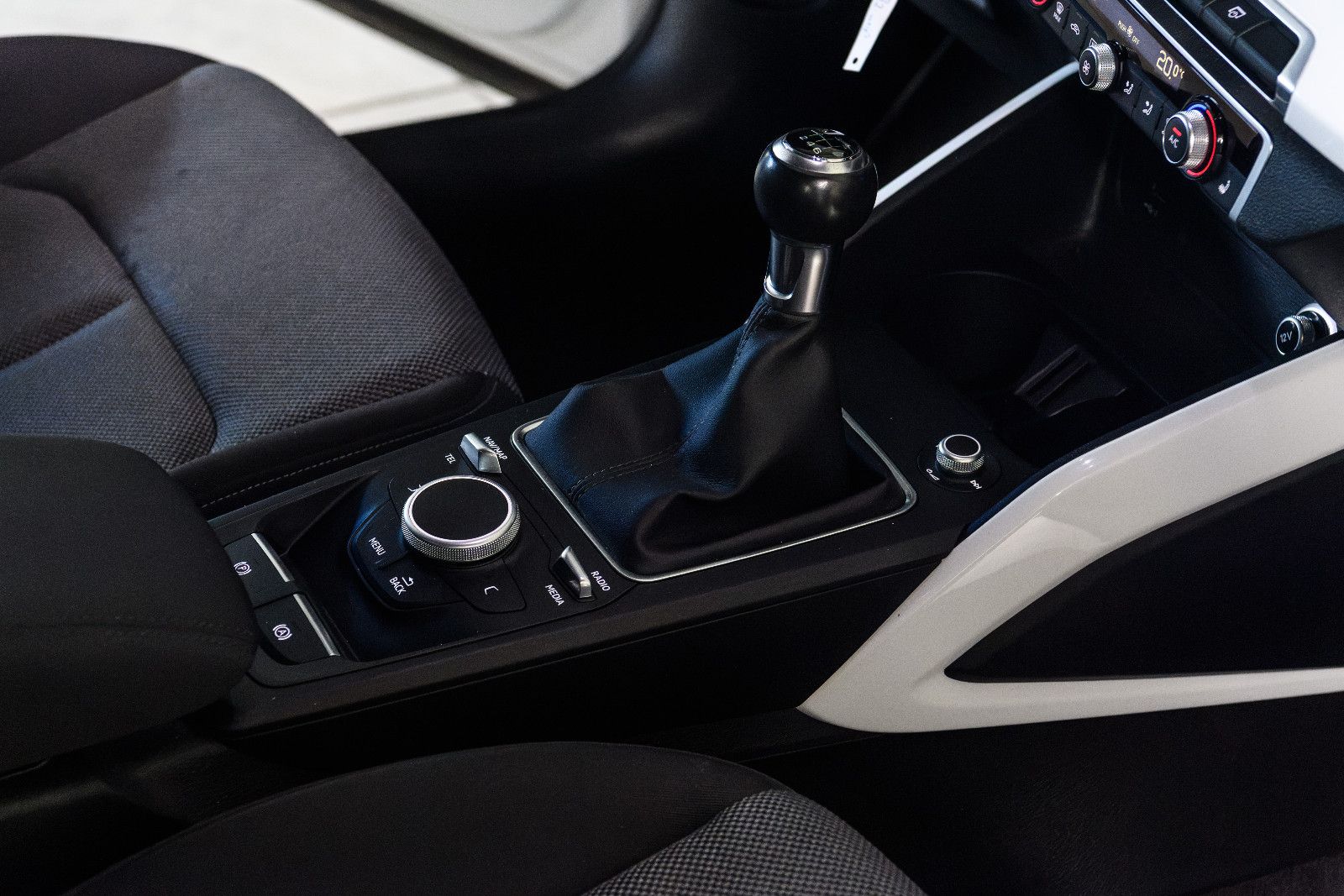 Fahrzeugabbildung Audi Q2 sport 1.6 TDI +LED +Bluetooth