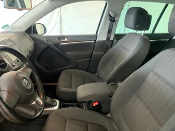 Volkswagen Tiguan - 9