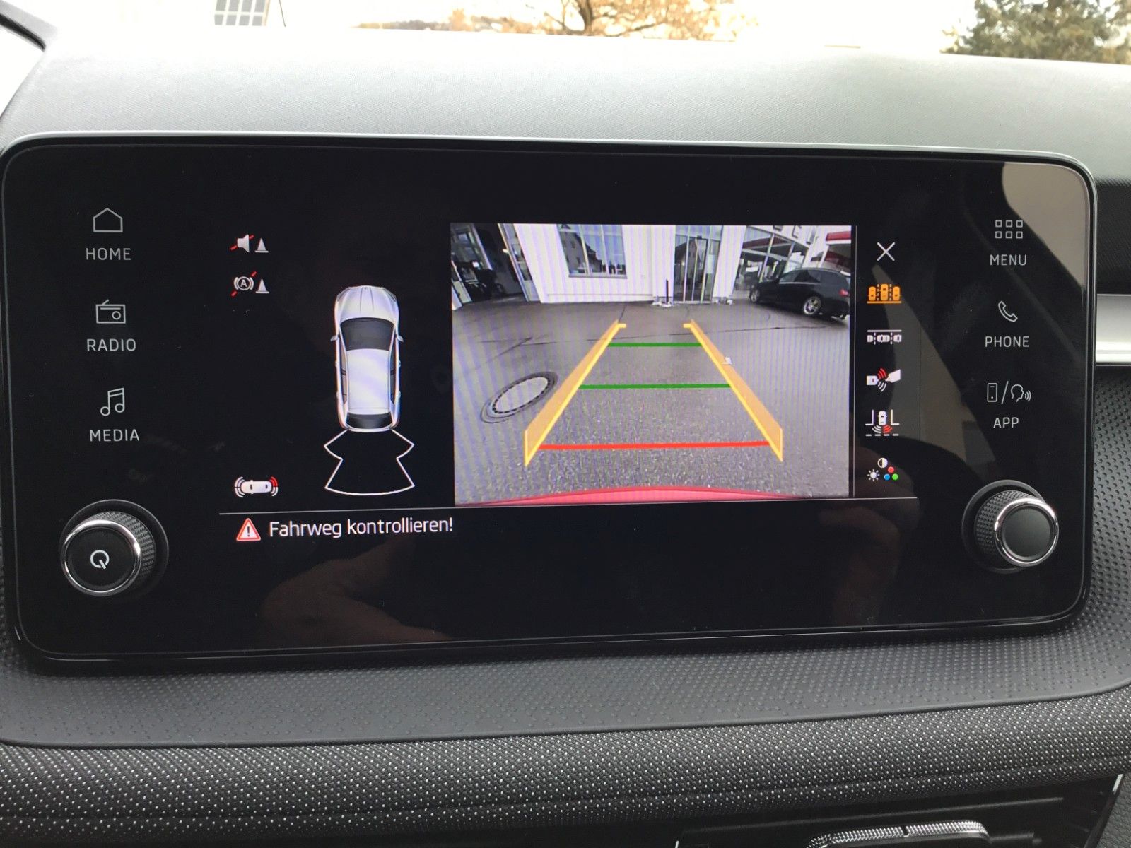 Fahrzeugabbildung SKODA Fabia 1.0l TSI DSG Selection+15"+LED+Sitzheizung