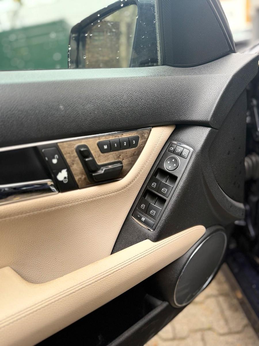 Mercedes-Benz C220 2009 — photo 12