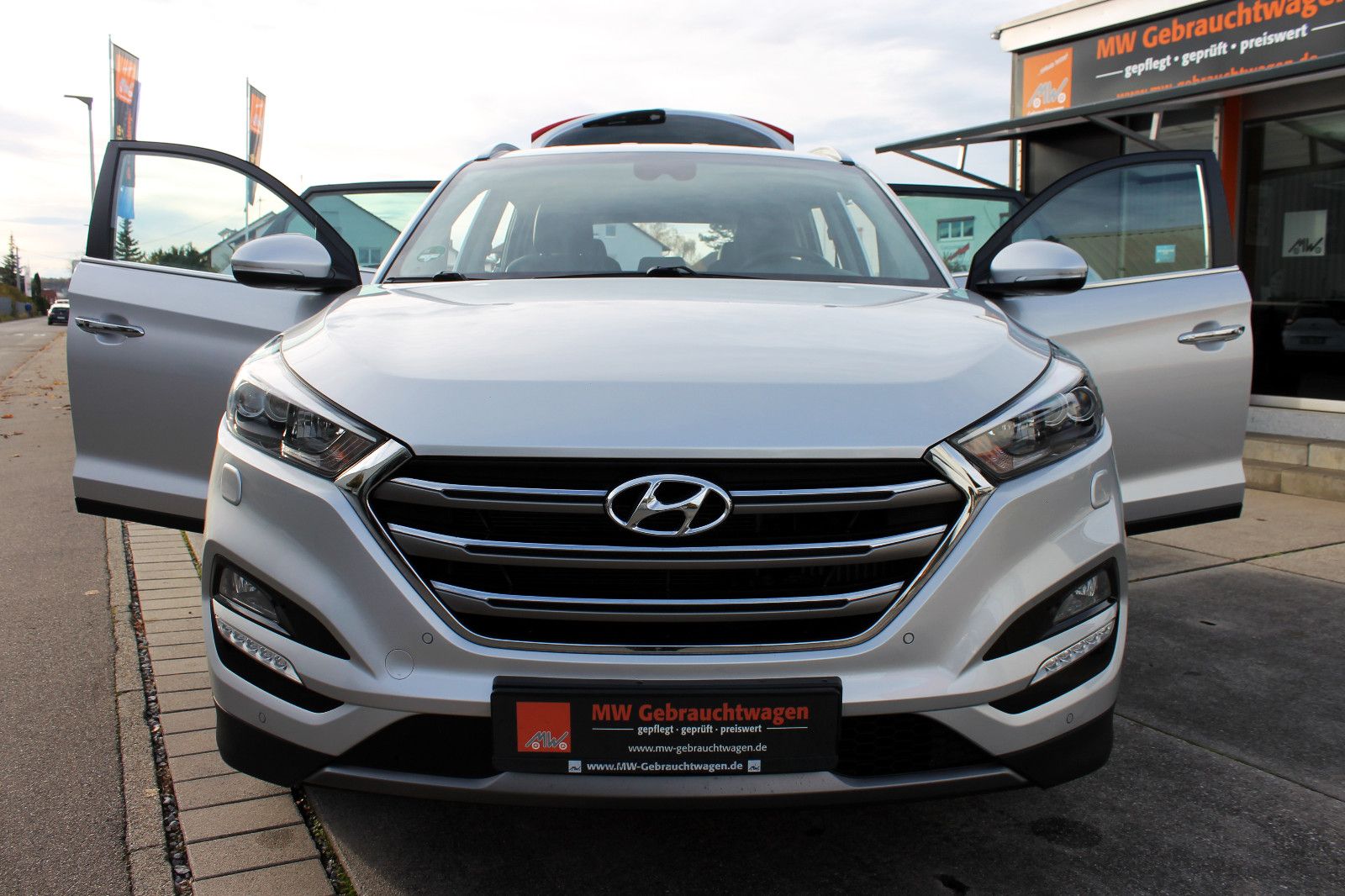 Fahrzeugabbildung Hyundai Tucson 1.6 Turbo Premium 4WD LED SHZ AHK KAM BT