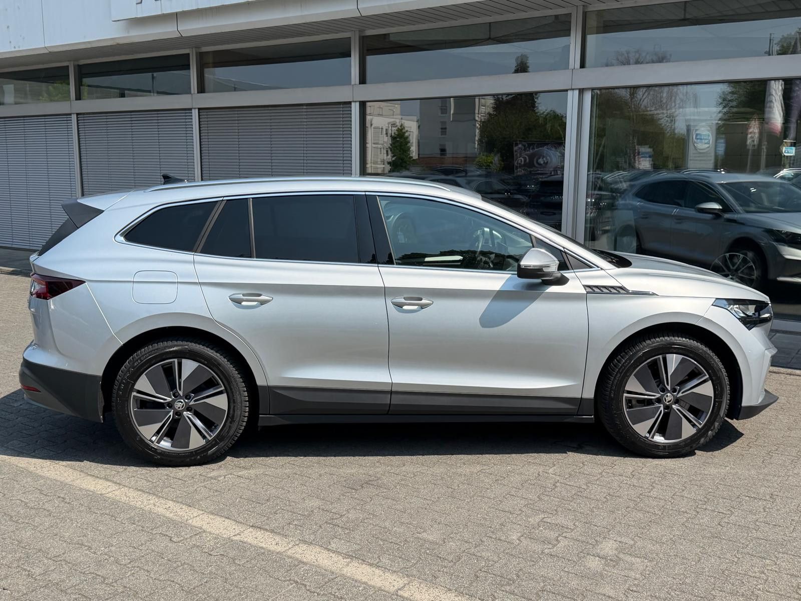 Fahrzeugabbildung SKODA Enyaq 85 4x4 Loft NAVI+LED+SHZ+KAMER+ACC+DAB+WP+