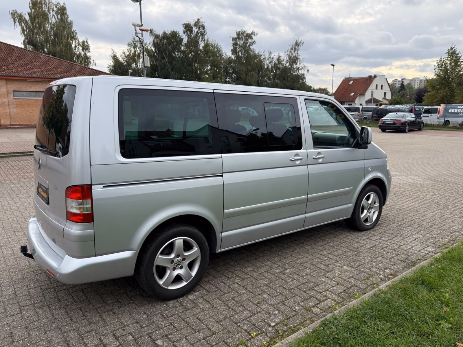 Volkswagen T5 Multivan Comfortline 2.5 TDI 5 cyl. 174 ch BVM / 7 places / Chauffage auxiliaire / GPS / Attelage 2,5 t