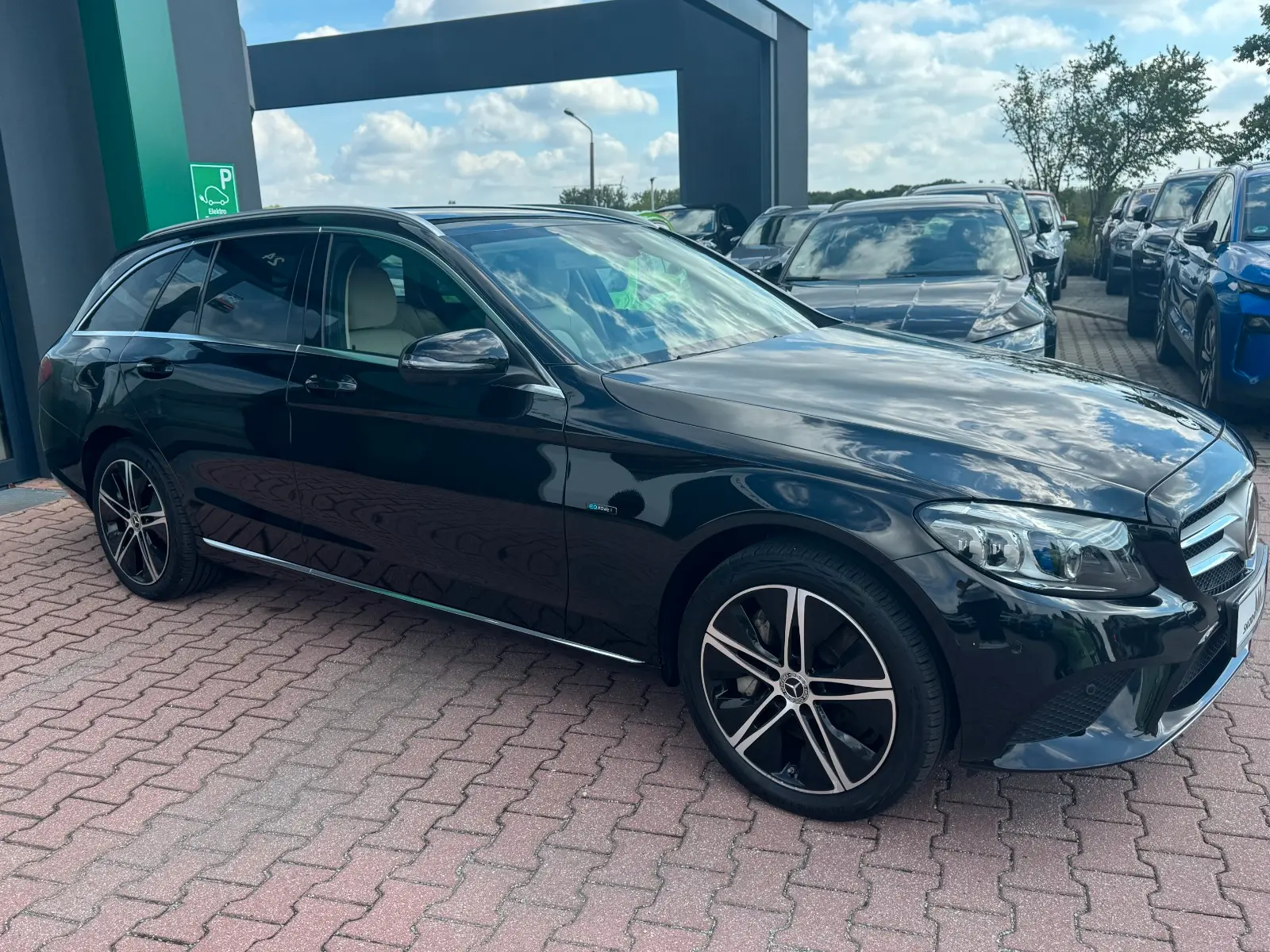 Mercedes-Benz C 300 e T-Modell 2.0 TSI iV 155 kW 211 PS AHK