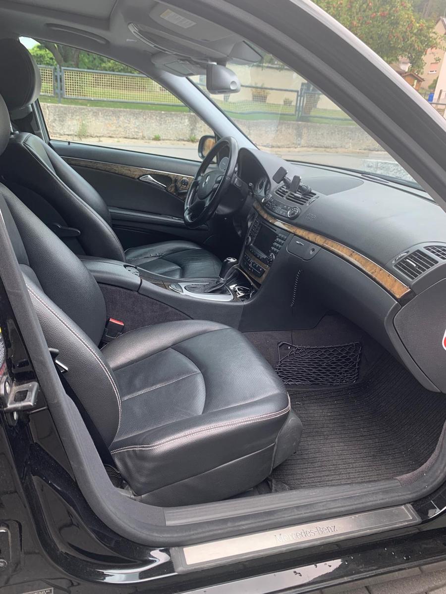 Mercedes-Benz E320 2005 — photo 12
