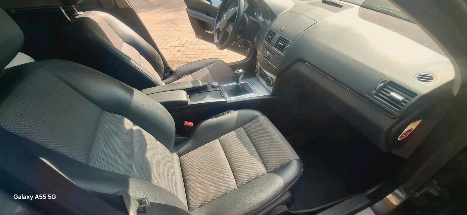 Mercedes-Benz 220 2009 — photo 11