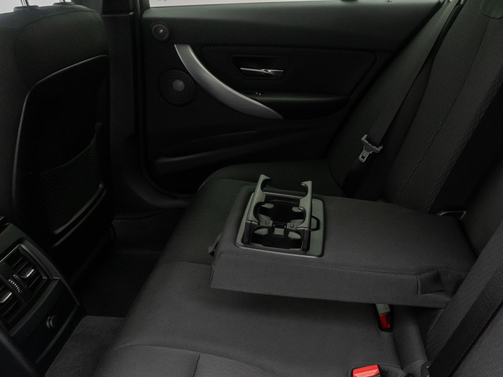 Fahrzeugabbildung BMW 320i GeschwindigReg ParkAss DAB H/K FernlichtAss