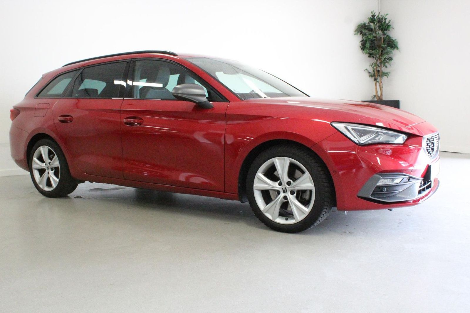 Seat Leon Sportstourer 2.0 TDI FR Launch Edition | NL imagem 2