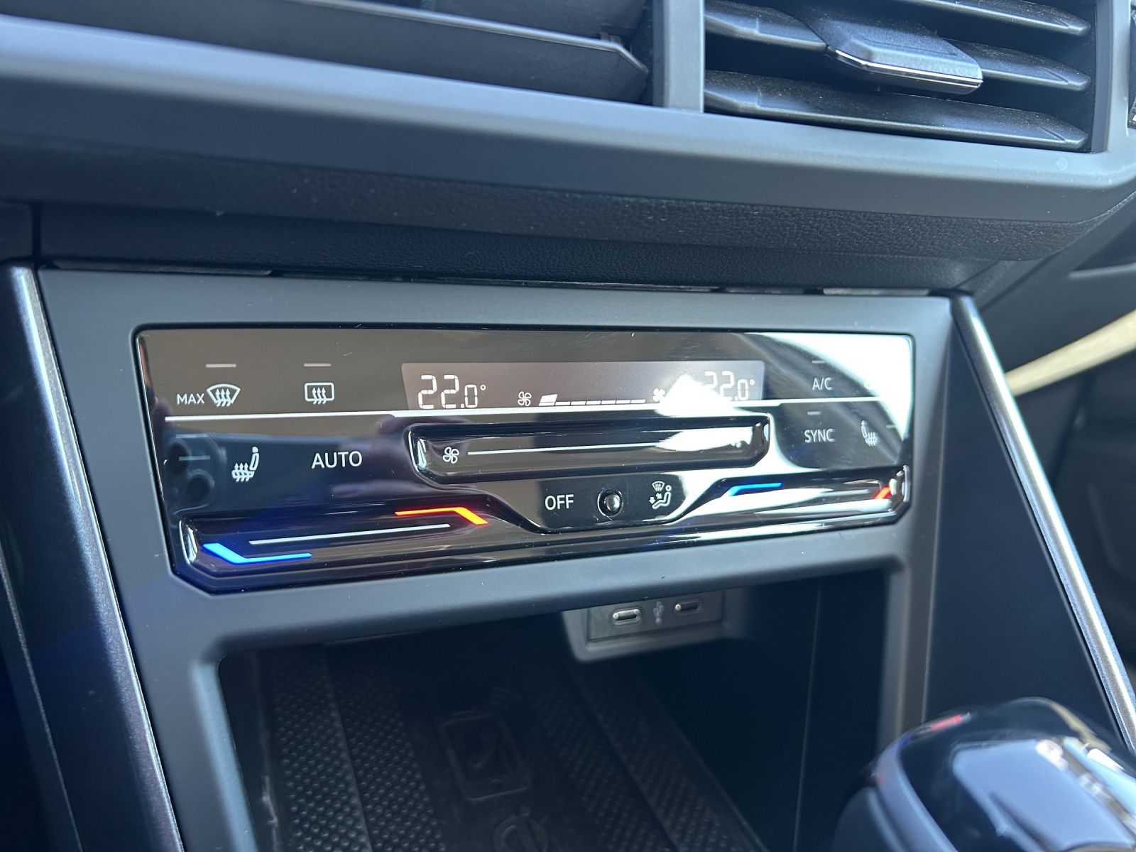 Fahrzeugabbildung Volkswagen Taigo 1.5 TSI StyleDSG Navi LED ACC