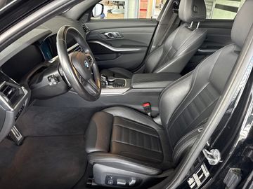BMW 320i A