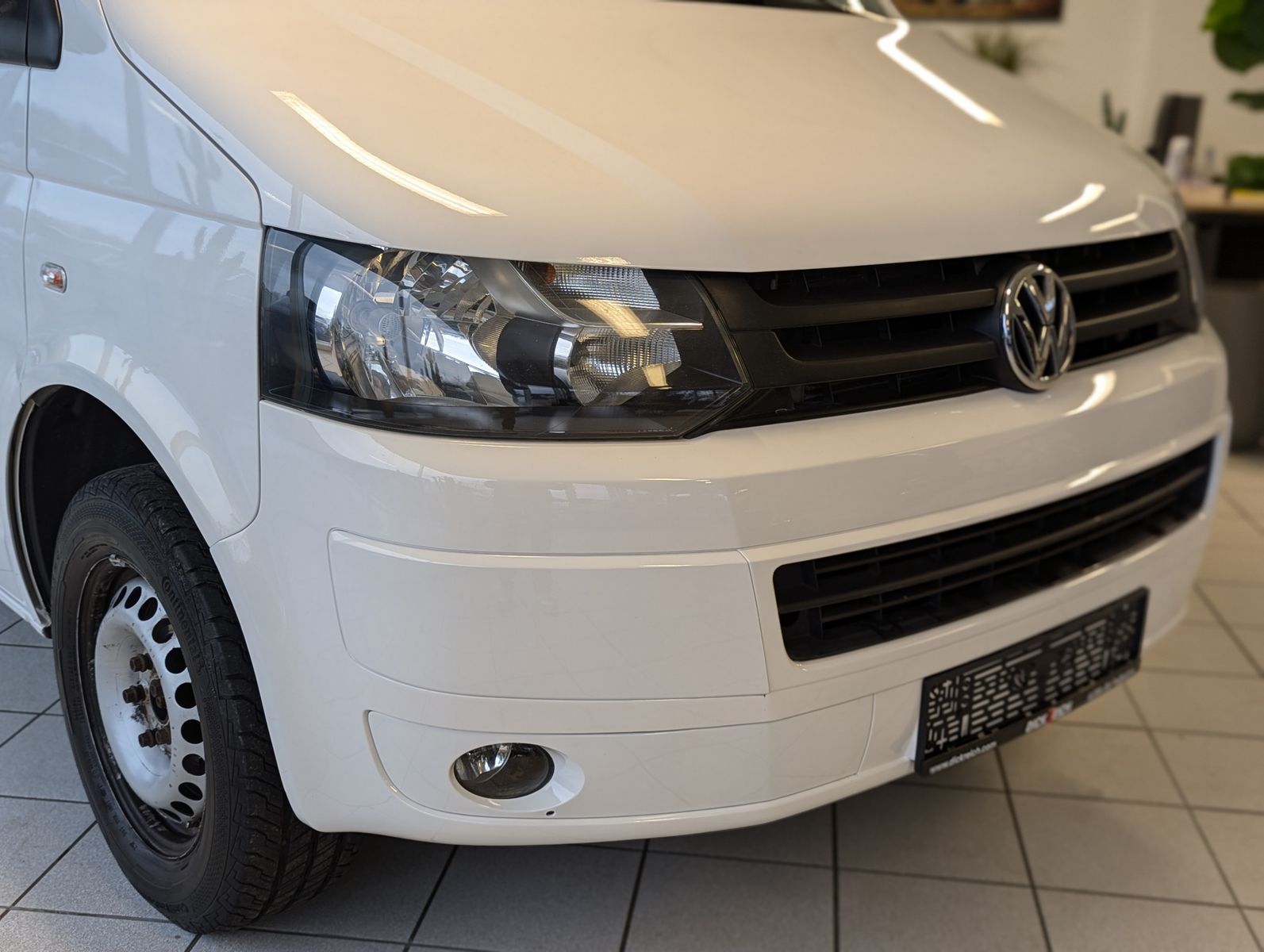Fahrzeugabbildung Volkswagen T6 Transporter TDI lang 103KW Scheckheft 9-Sitze
