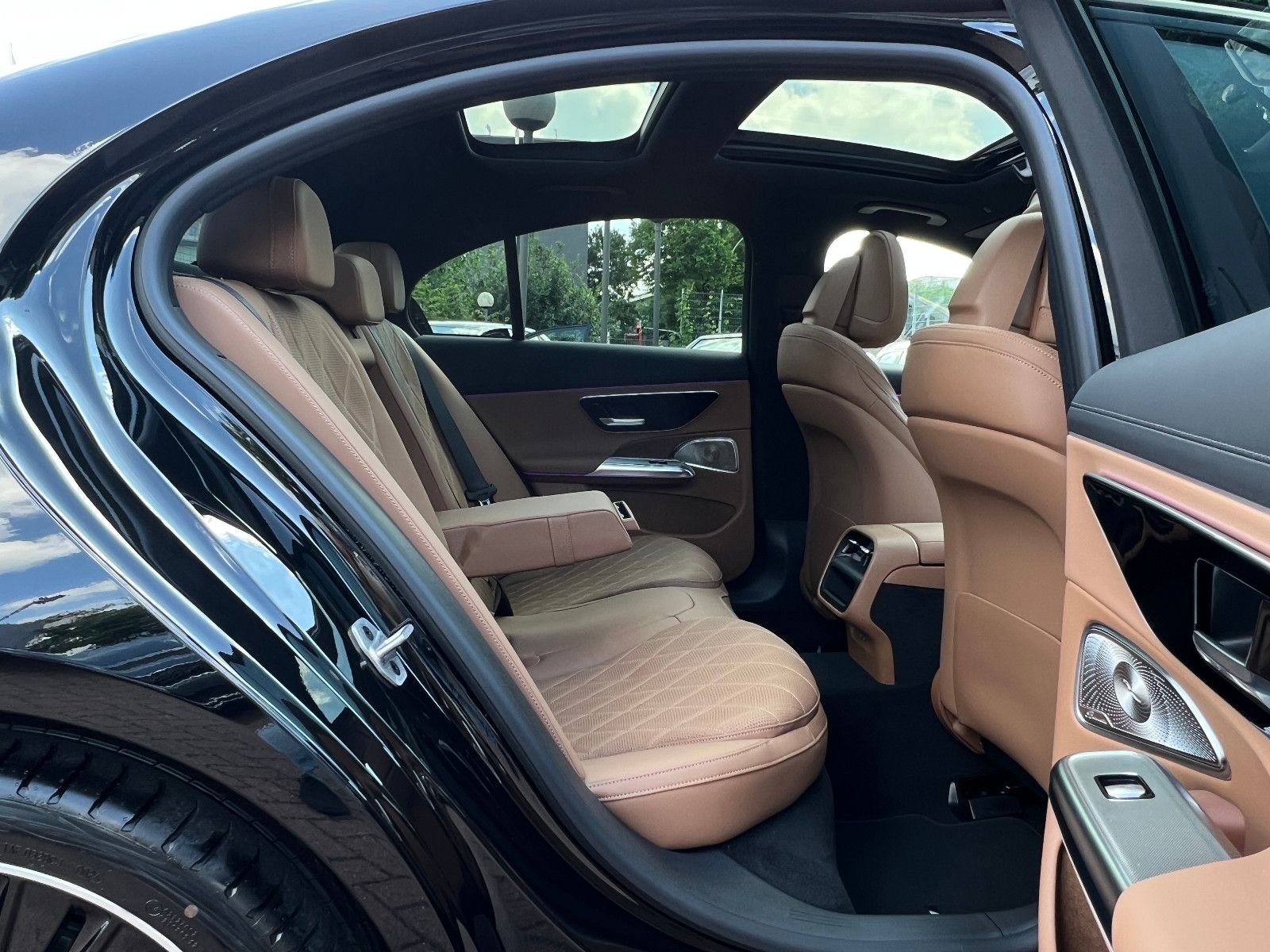 Fahrzeugabbildung Mercedes-Benz E 200 AMG LINE PREMIUM PANO SUPERSCREEN NAPPA