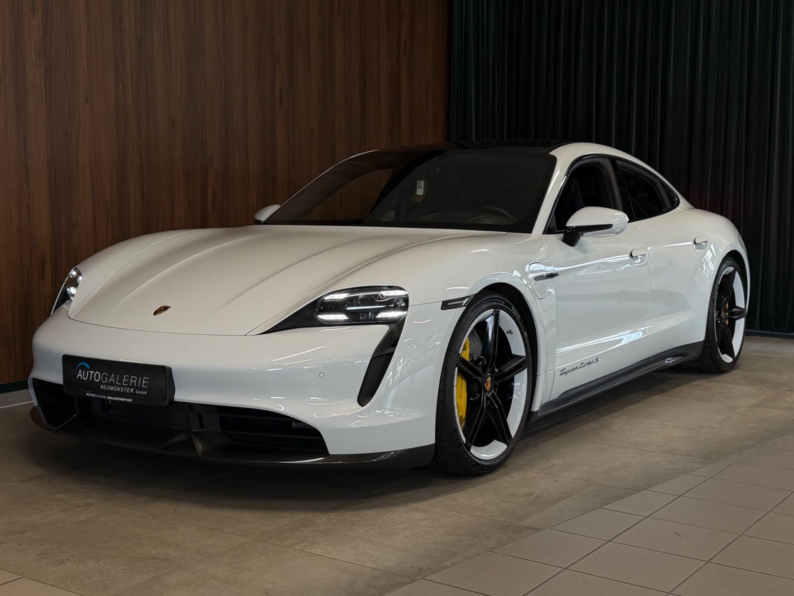 PORSCHE Taycan Turbo S°Approved°Keramik°Pano°Kamera°