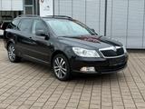 Skoda Octavia Combi Ambition - Skoda Octavia aus 2012 mit Benzin-Antrieb: Kombi