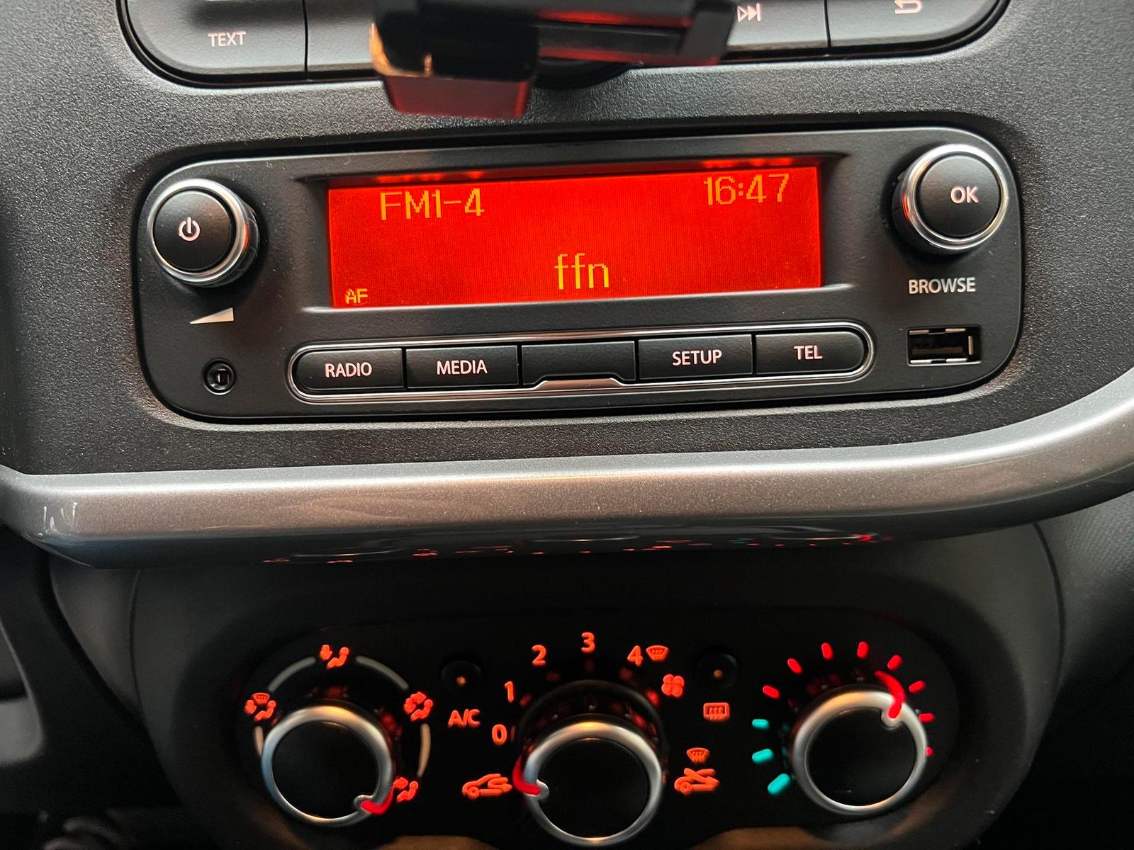 Renault Twingo AUTOMATIK|ALLWETTER|SCHECKHEFT|PARKSENSOR