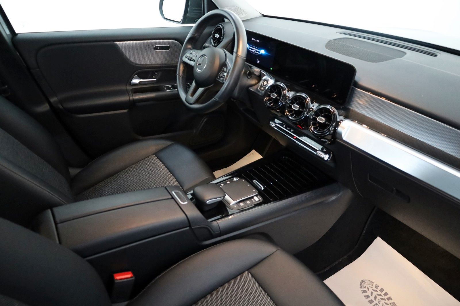 Fahrzeugabbildung Mercedes-Benz GLB 200d T.Leder,Navi,LED,SH,Kamera,Park-Paket