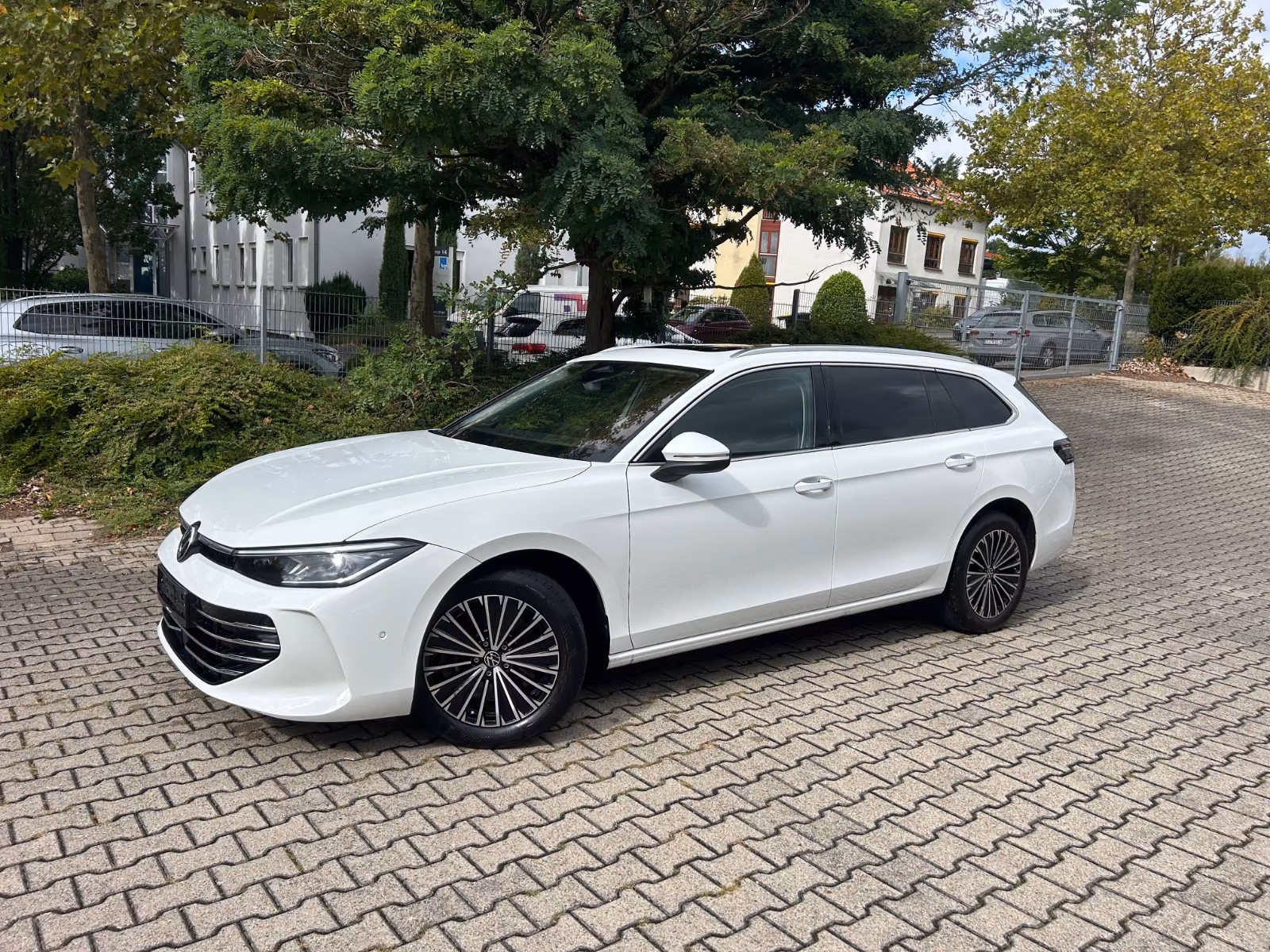 Volkswagen Passat Variant 2.0 TDI 142 kW 4Mot Elegance Voll