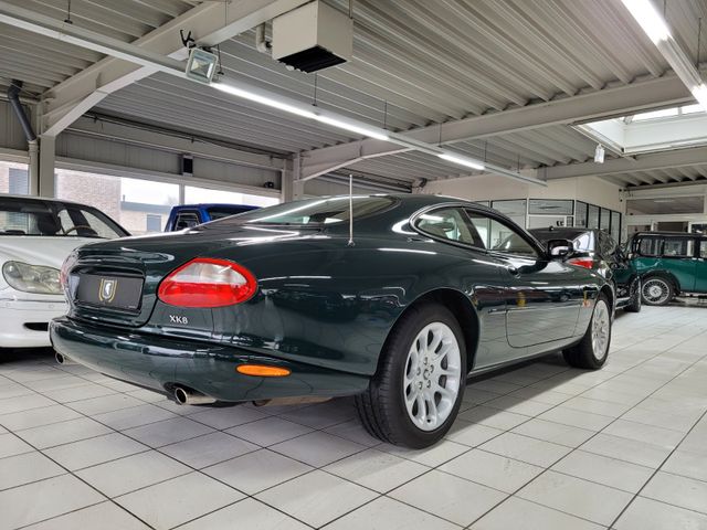 Fahrzeugabbildung Jaguar XK8/Deutsch/Scheckheft/Beste Farbgebung+Zustand
