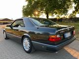 Mercedes-Benz 230 CE W124 Coupe - Mercedes-Benz W124 aus dem Jahr 1989