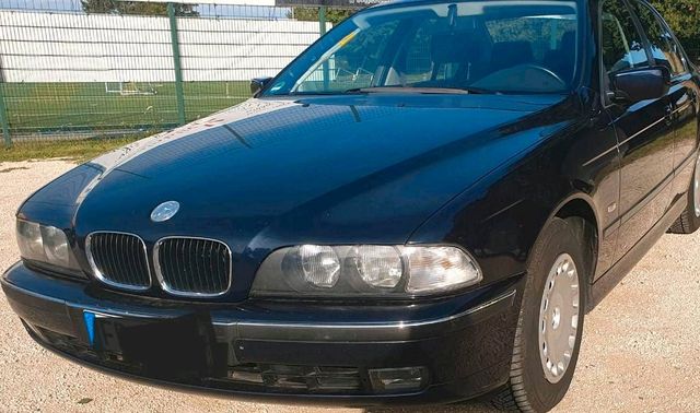 BMW E39 528i Handschalter TÜV 09.2026 alle...