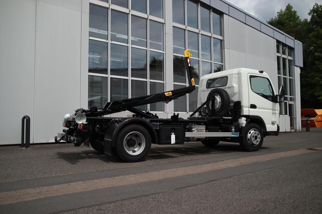 Fahrzeugabbildung FUSO CANTER 7C18 Hyva Lift Abrollkipper *