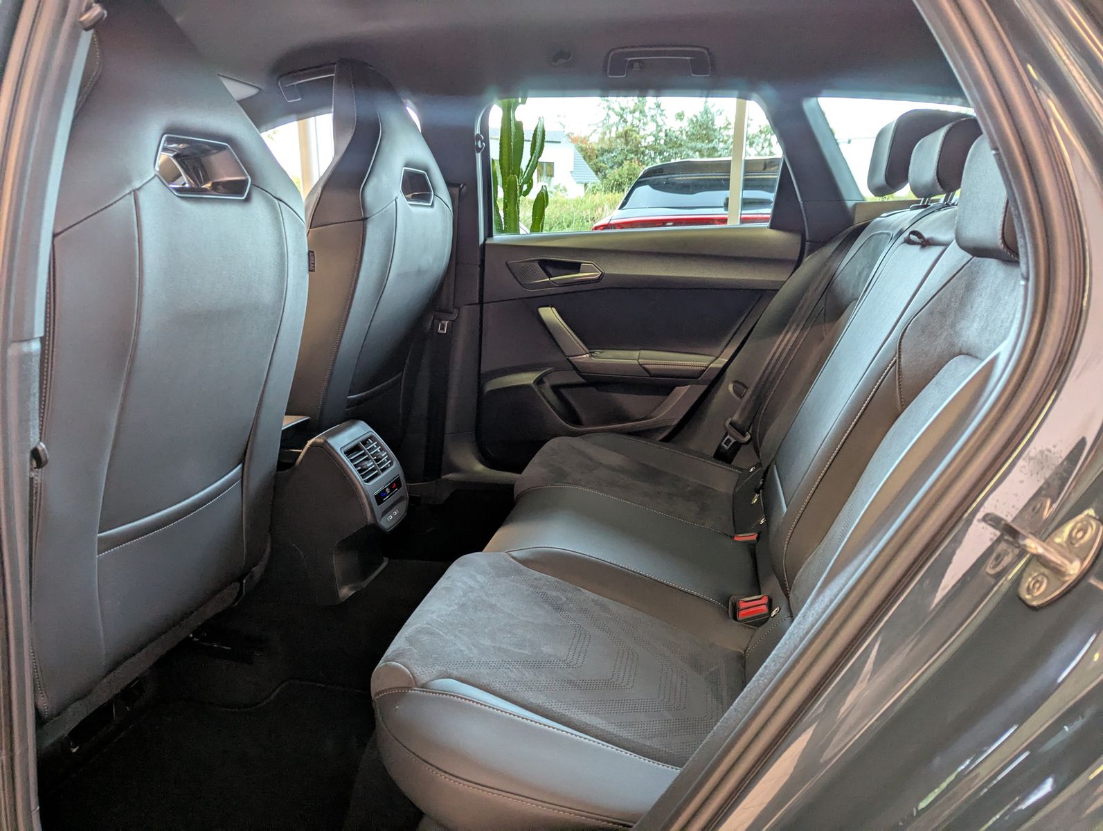 CUPRA Leon 1.5 eTSI Matrix Intelligent-Dynamic-Edge - Image 13