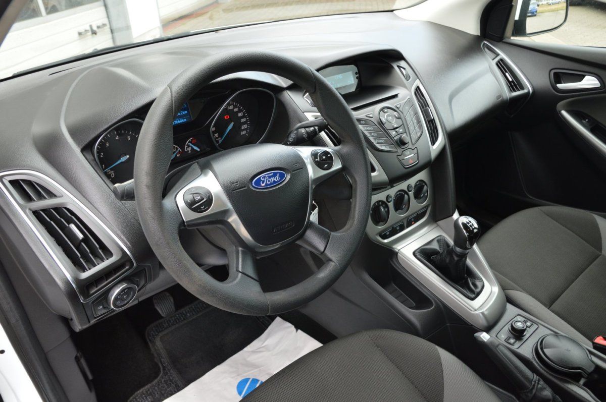 Fahrzeugabbildung Ford Focus Turnier   Trend SHZ Frontscheibenheizung