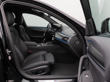 Fahrzeugabbildung BMW 530e M Sport Kamera Laser HUD DAB HiFi Komfort