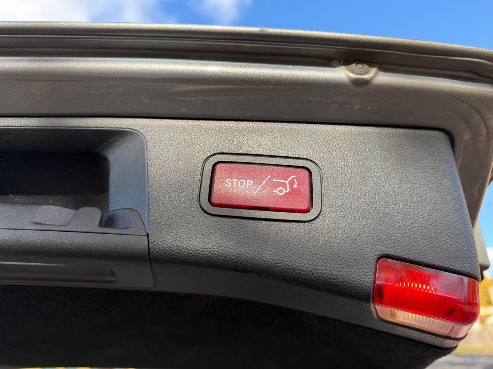 Mercedes-Benz E300 2012 — photo 16