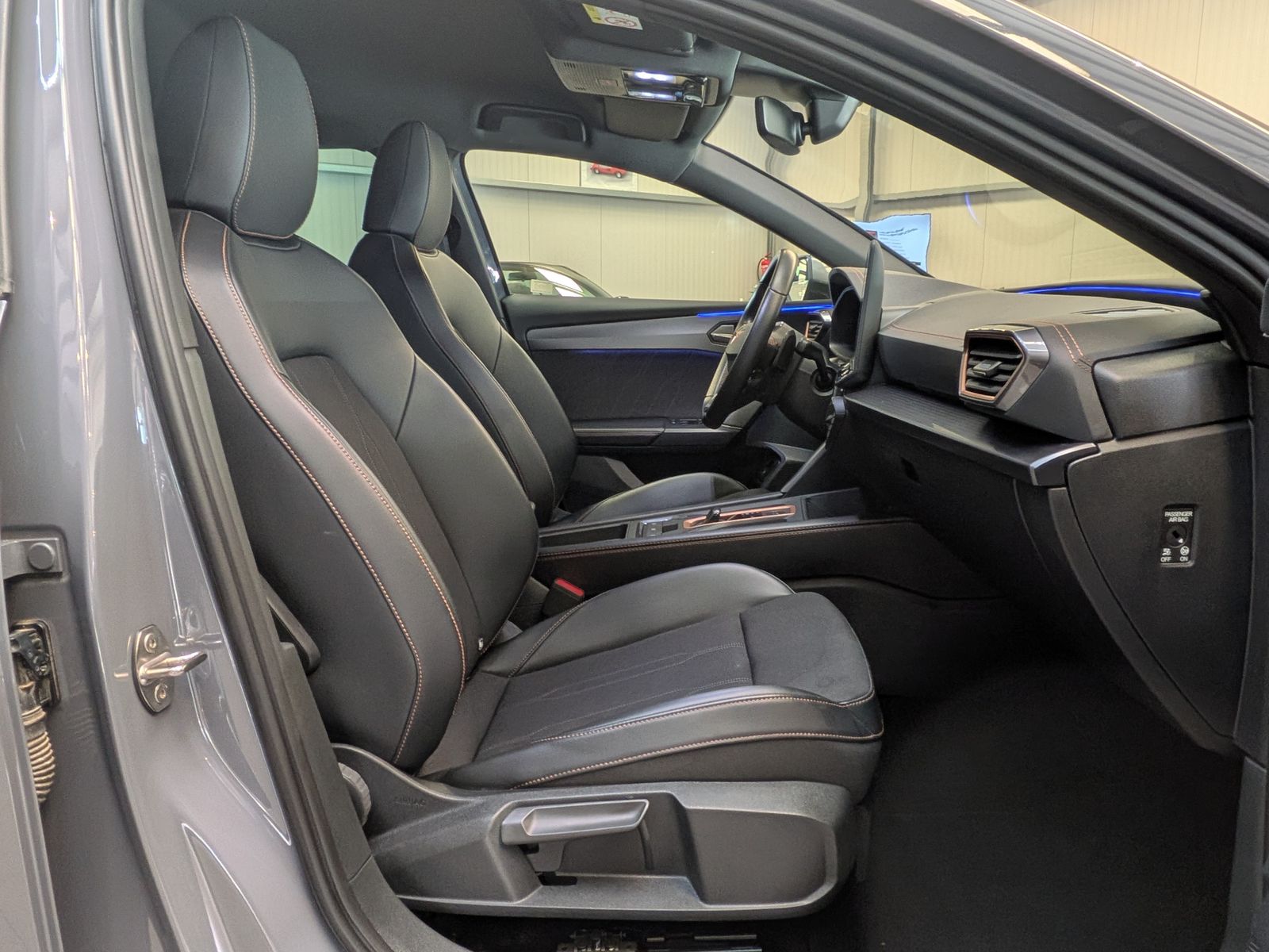 Fahrzeugabbildung CUPRA Leon 1.5 e-Hybrid MATRIX*ACC*EDGE*CARPLA*SoH100%