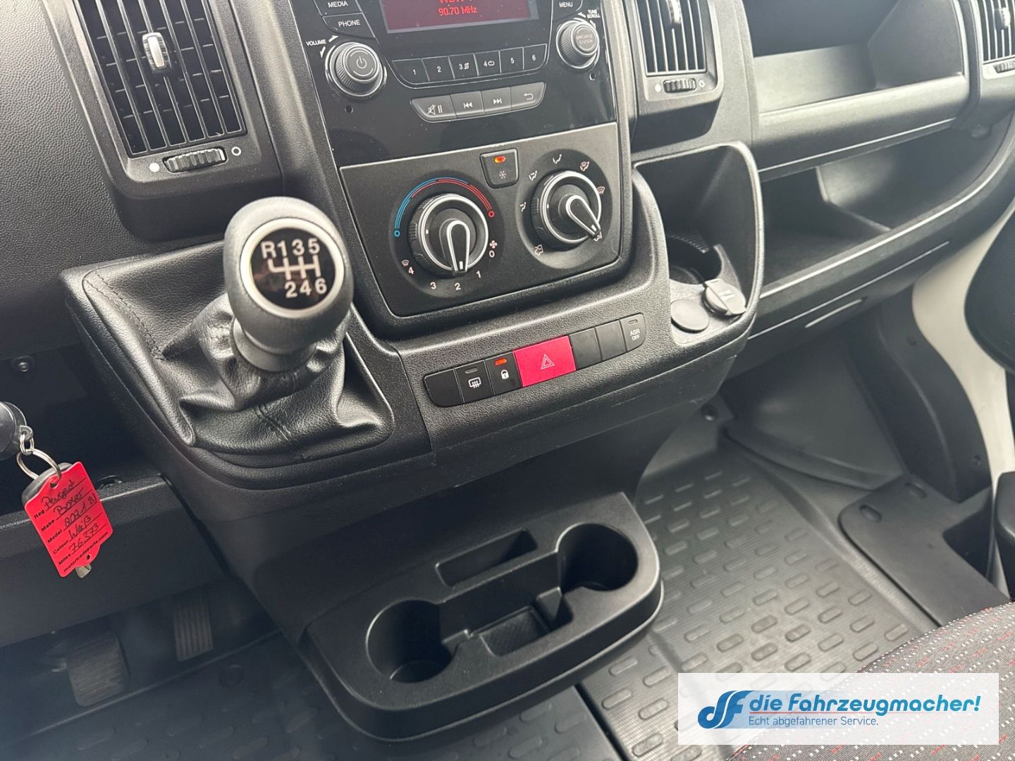 Fahrzeugabbildung Peugeot Boxer Kasten Hochraum 333 L2H2 Pro BlueHDi 140 S