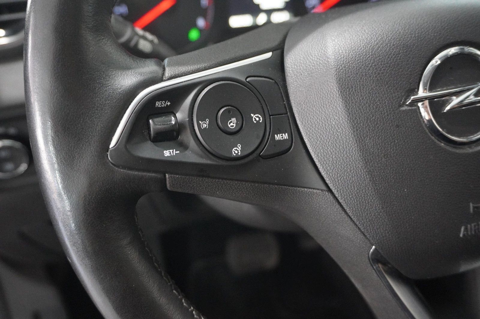 Fahrzeugabbildung Opel Grandland (X) 1.5D ULTIMATE NAVI/LED/360°/SH/AHK
