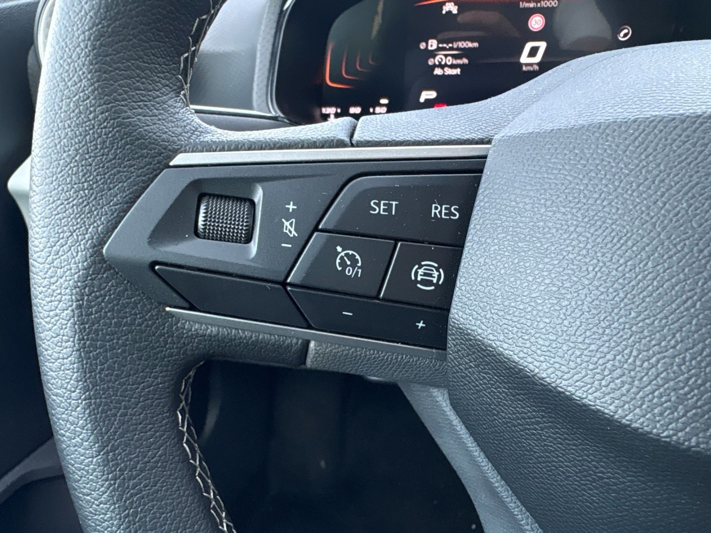Fahrzeugabbildung SEAT Arona Navi Digitales Cockpit LED Sperrdiff. Appl
