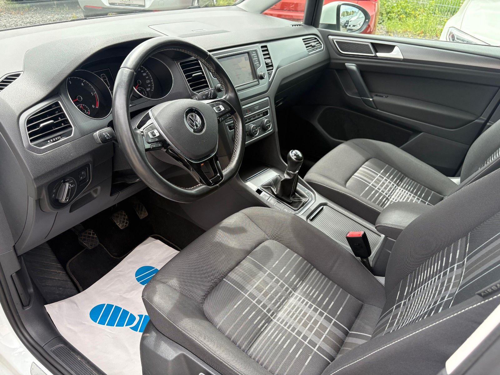 Fahrzeugabbildung Volkswagen Golf Sportsvan VII 1.6 TDI Lounge Navi PDC SHZ