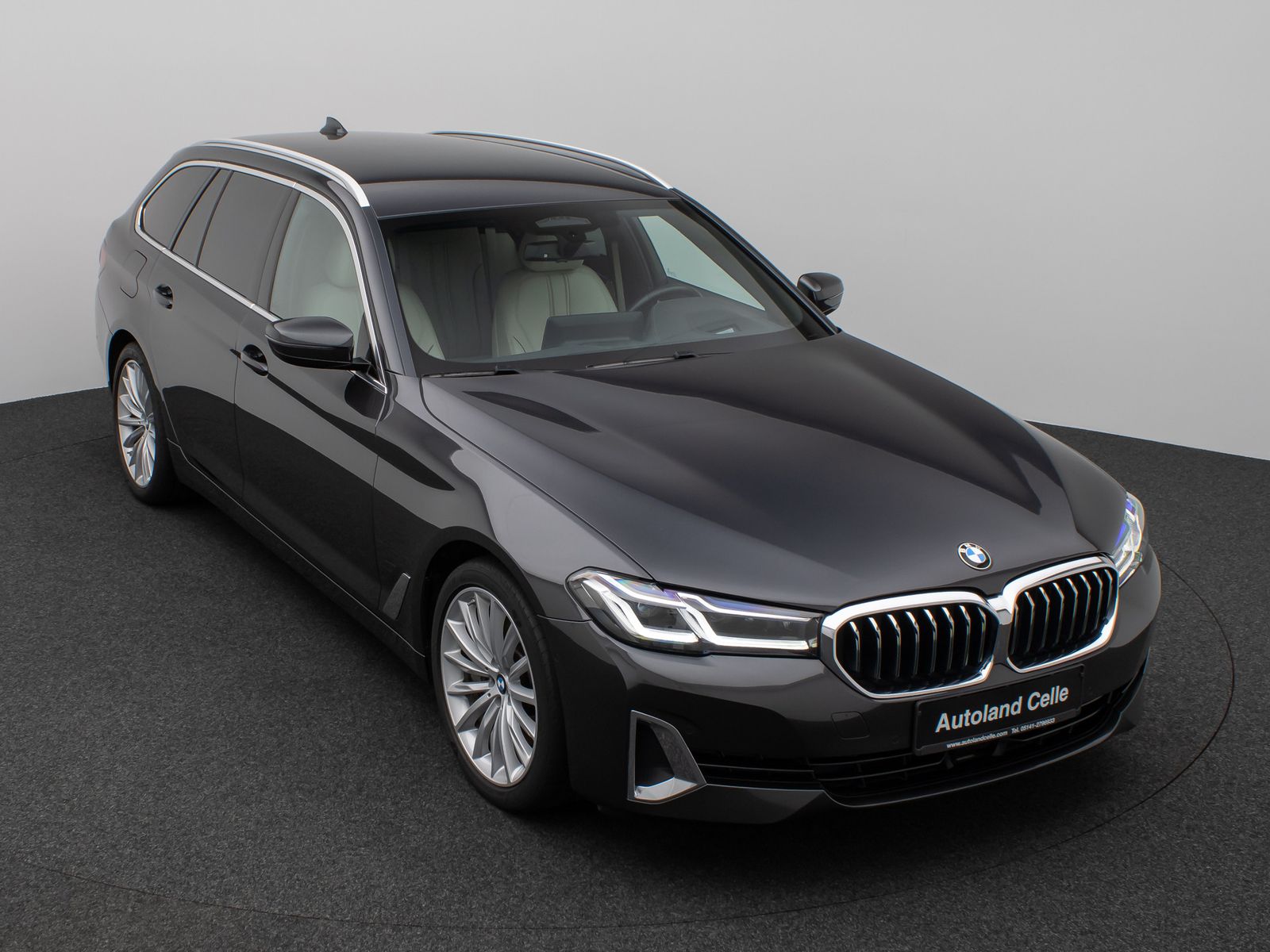 Fahrzeugabbildung BMW 530d LuxuryLine Laser HUD DAB HiFi DisKey 19Zoll