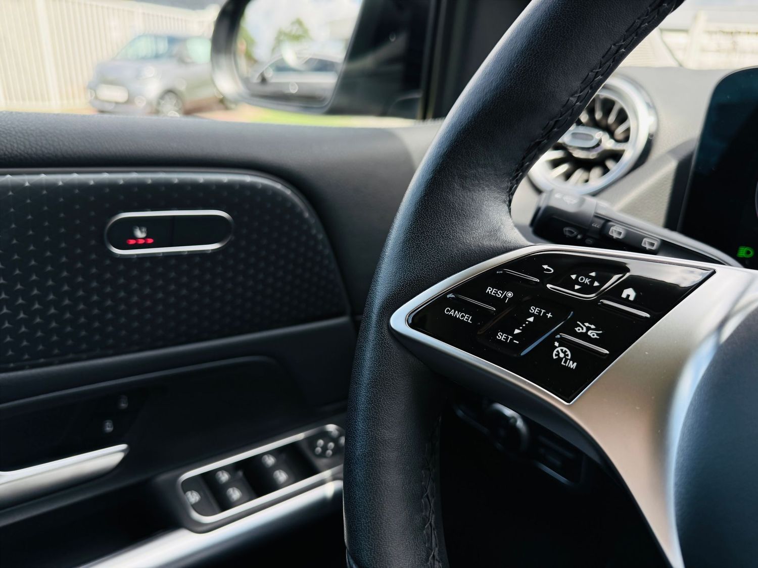 Fahrzeugabbildung Mercedes-Benz B 180 PROGR. PLUS, Autom, LED, AHK, PTS, RFK, Ke